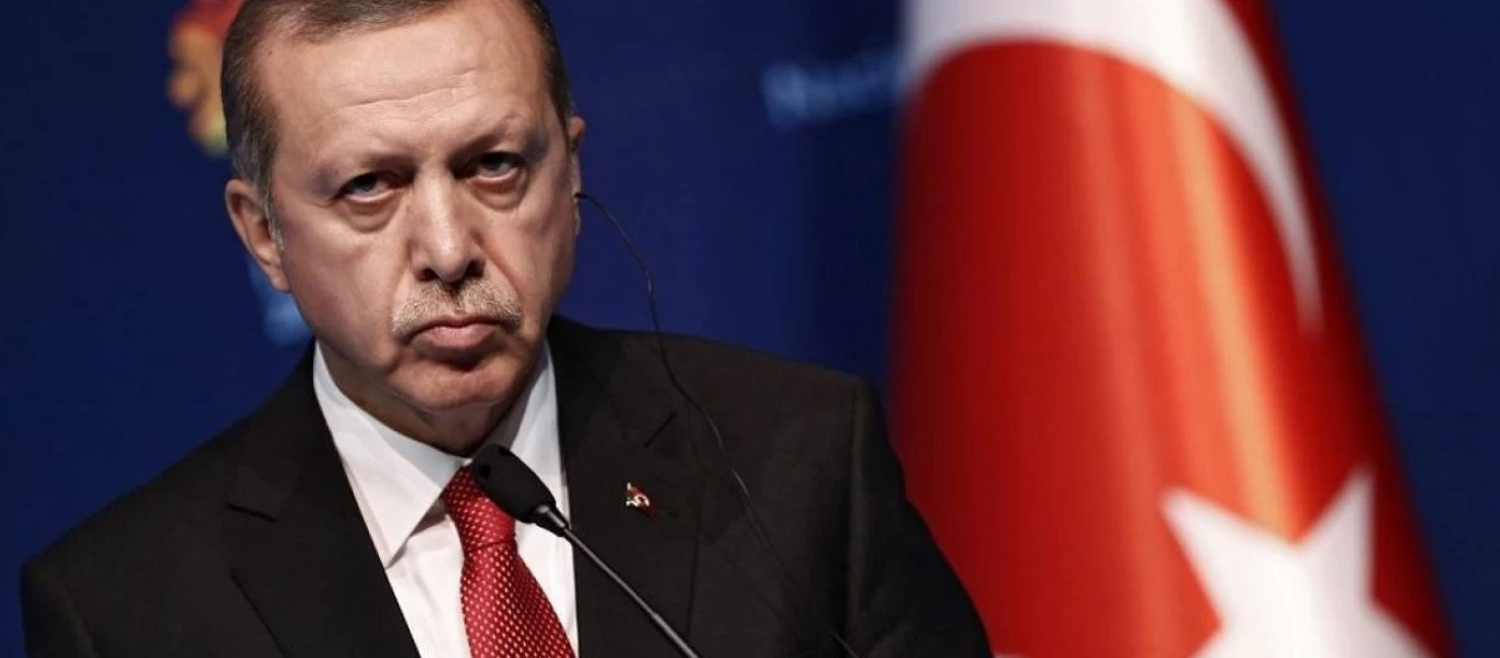 Bloomberg: «Ο Ερντογάν αναγκάζει τις τράπεζες να διατηρούν περισσότερα συναλλαγματικά αποθέματα»